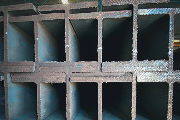 Metal profiled steel beams are packed at the metal products warehouse, H-beam steel and Wi-Frank steel. For large structures or building columns